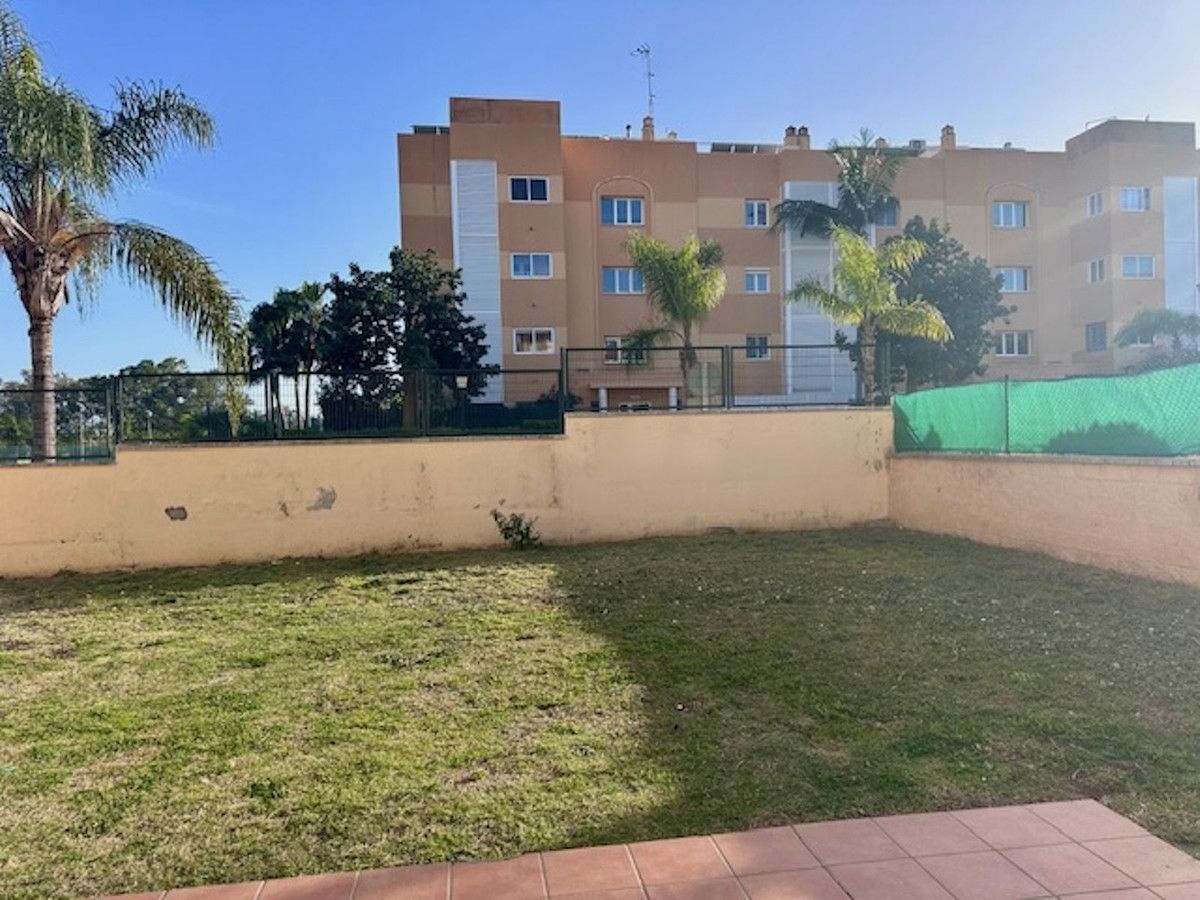 Ground Floor Apartment in Estepona, Estepona, 6/12