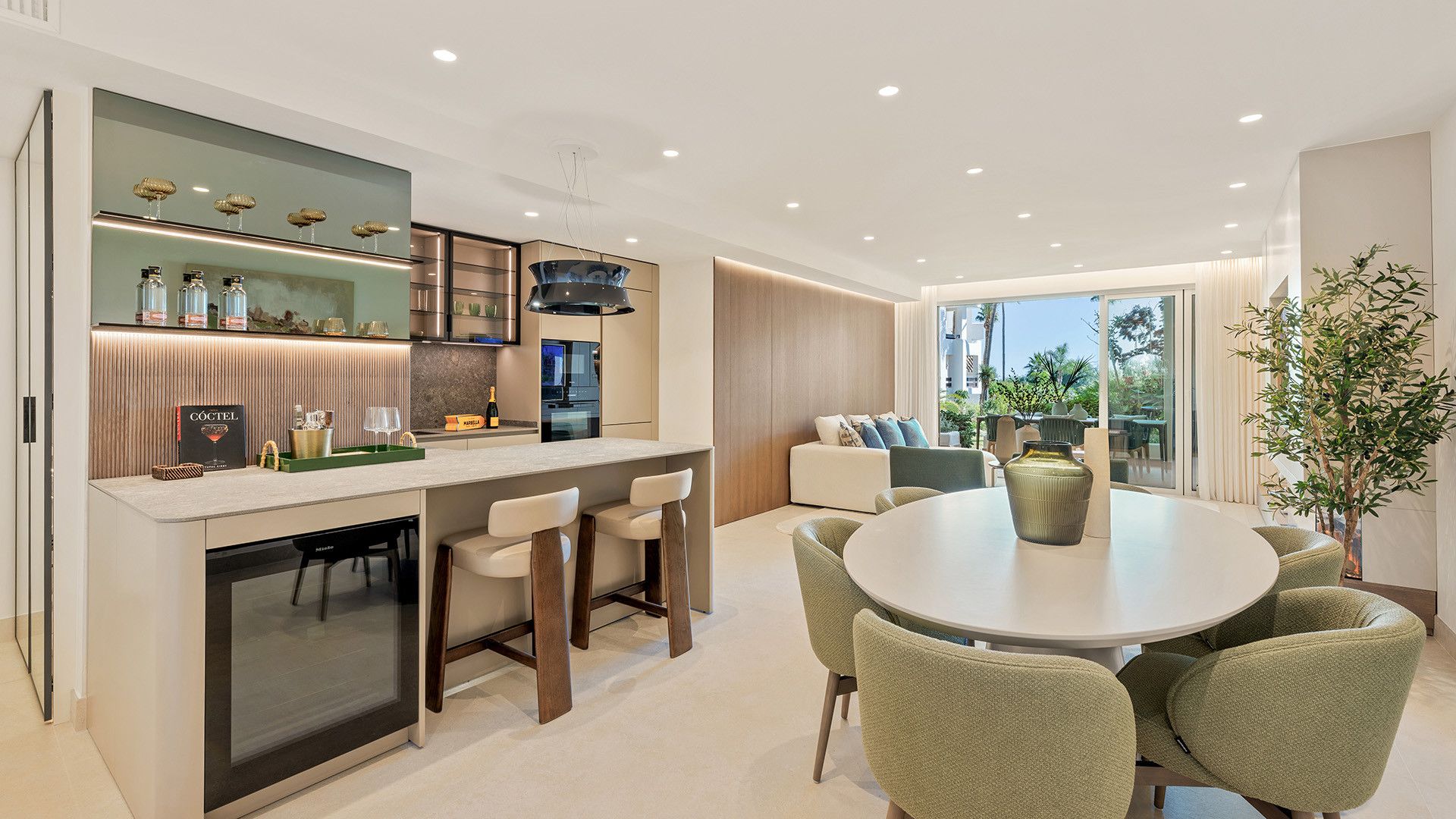 Erdgeschoss-Apartment in Estepona, Bahía del Velerín, Estepona, 9/12