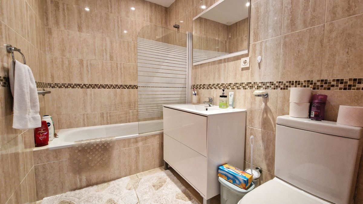 Apartament na środkowym piętrze w La Duquesa, La Duquesa, 7/12