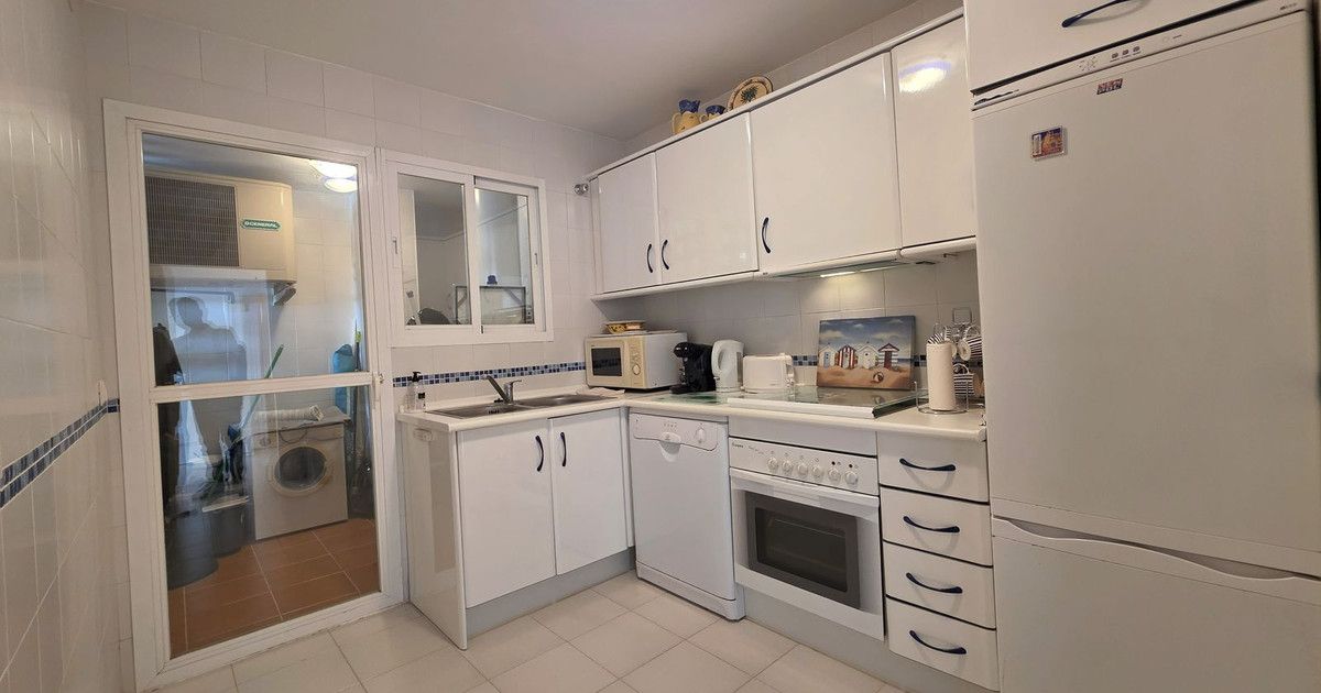 Ground Floor Apartment in Calahonda, Calahonda, 4/12