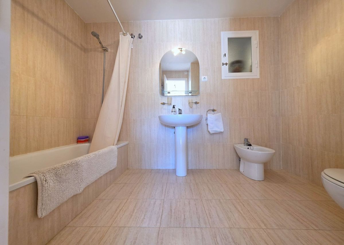 Ground Floor Apartment in Calahonda, Calahonda, 6/12