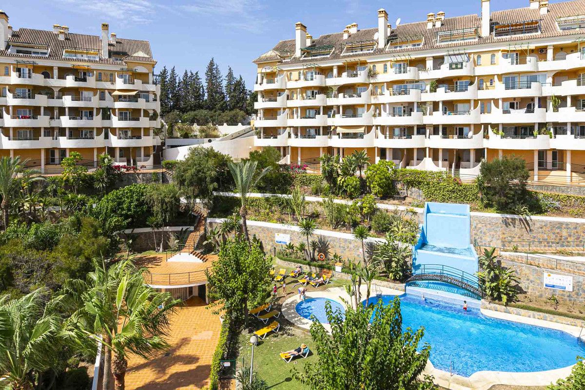 Apartament na środkowym piętrze w Nueva Andalucía, Nueva Andalucía, 1/12