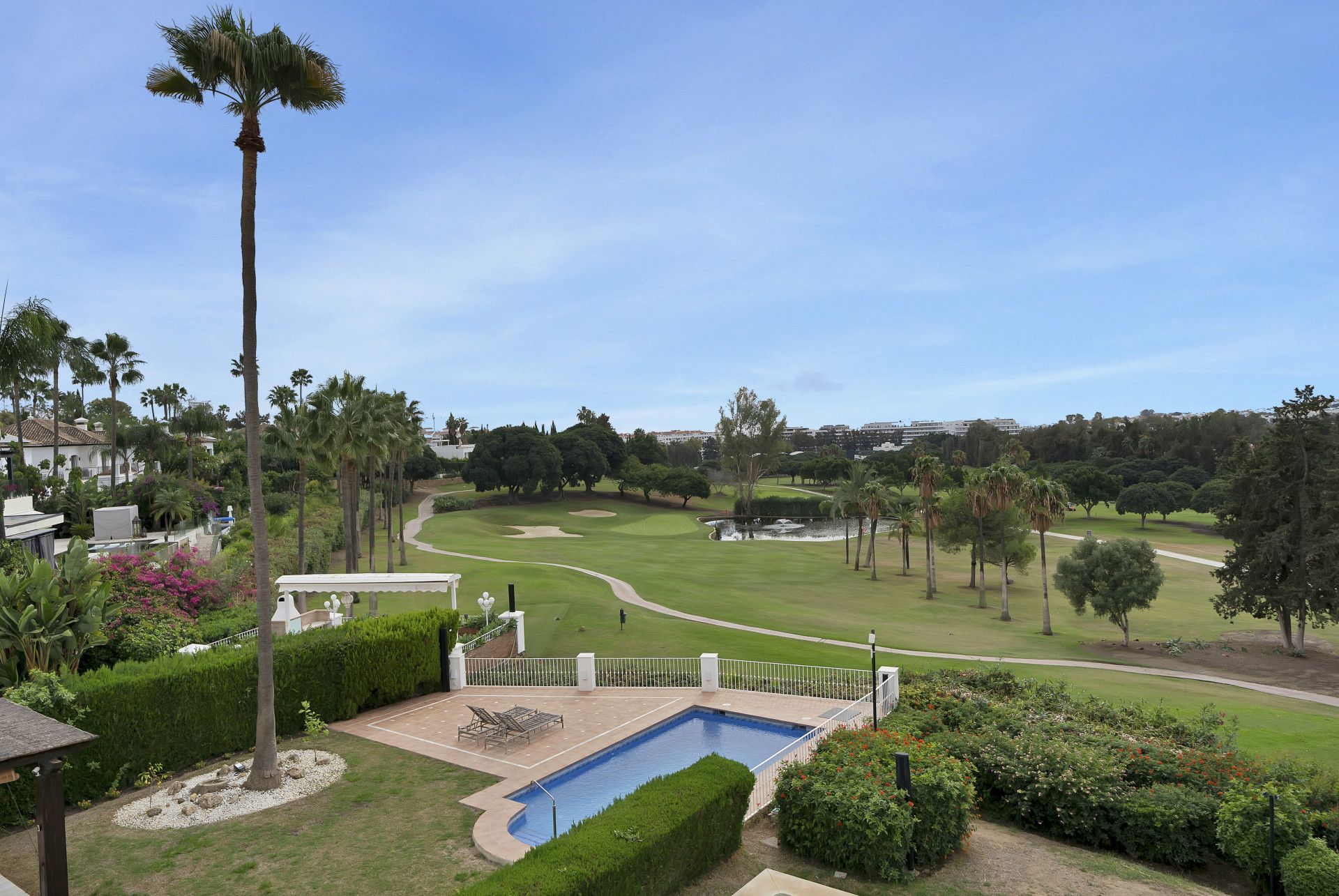Apartment in Nueva Andalucia, Los Naranjos, Nueva Andalucia, 2/12