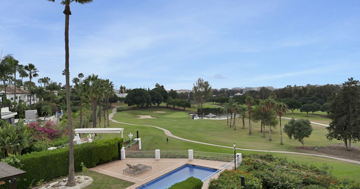 Apartment in Nueva Andalucia, Los Naranjos, Nueva Andalucia, 2/12