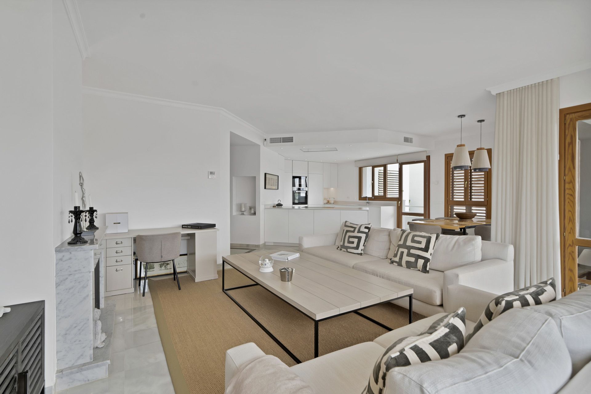 Apartment in Nueva Andalucia, Los Naranjos, Nueva Andalucia, 3/12
