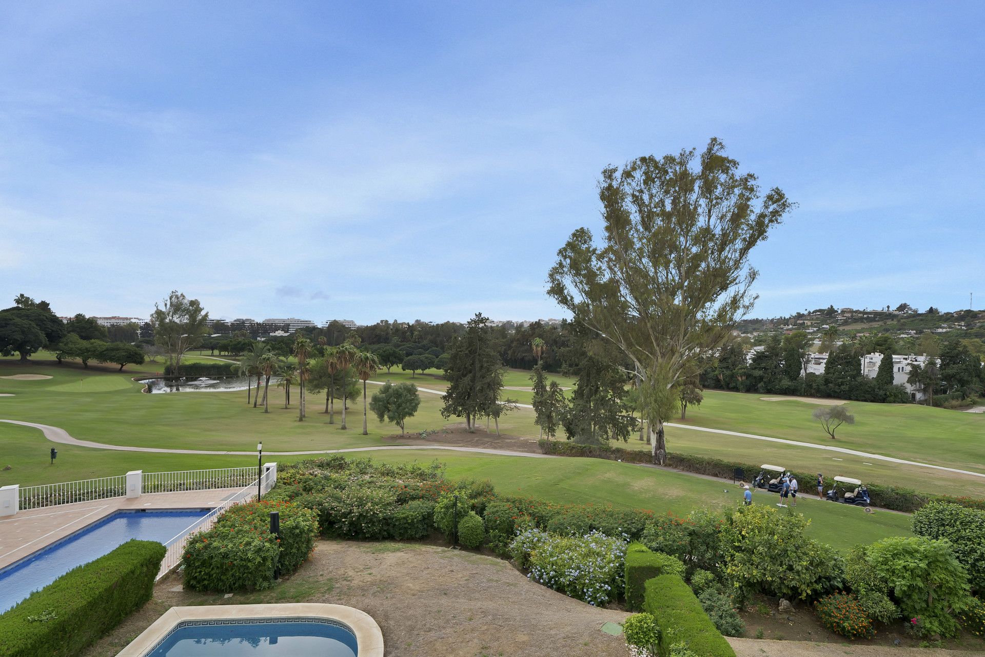 Apartment in Nueva Andalucia, Los Naranjos, Nueva Andalucia, 5/12