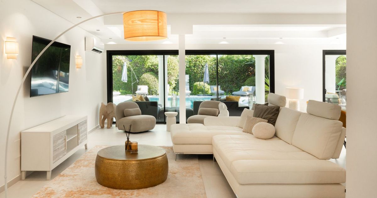 Detached Villa in El Paraiso, El Paraiso, 12/12