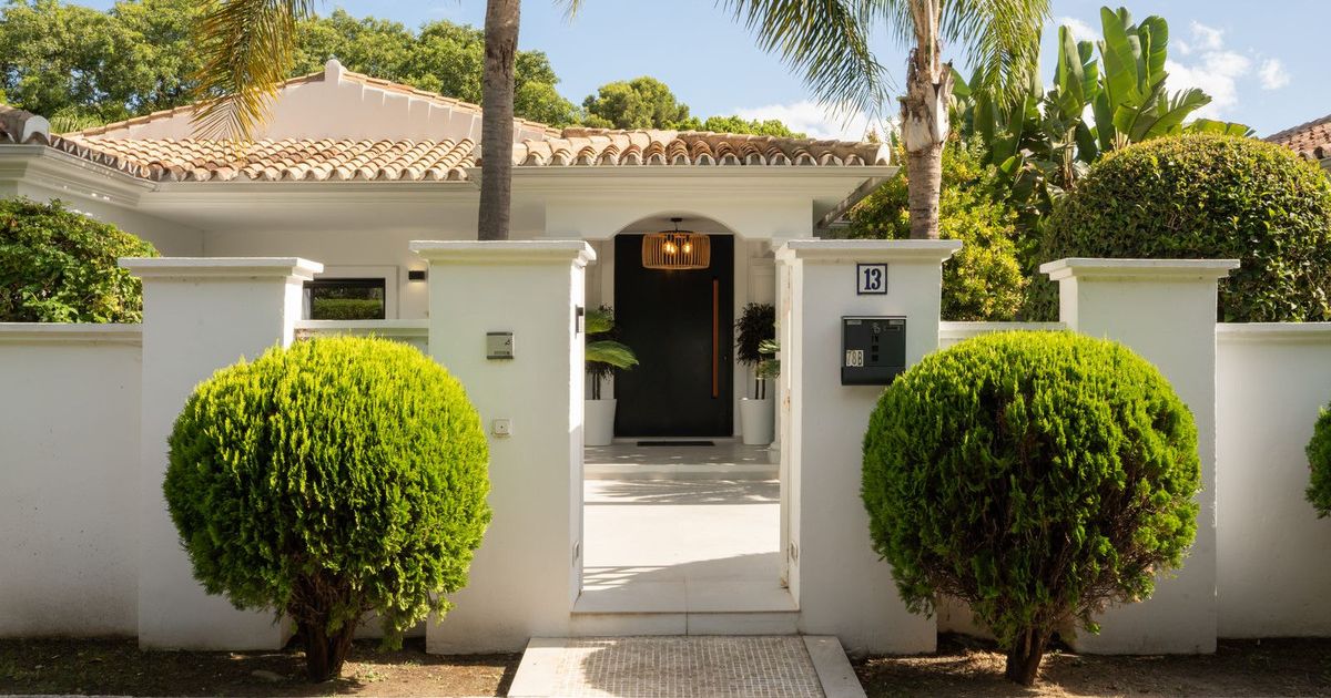 Detached Villa in El Paraiso, El Paraiso, 8/12