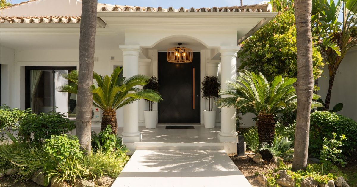 Detached Villa in El Paraiso, El Paraiso, 9/12
