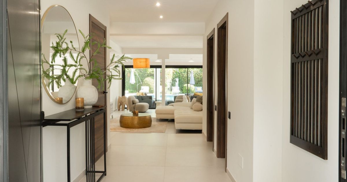 Detached Villa in El Paraiso, El Paraiso, 10/12