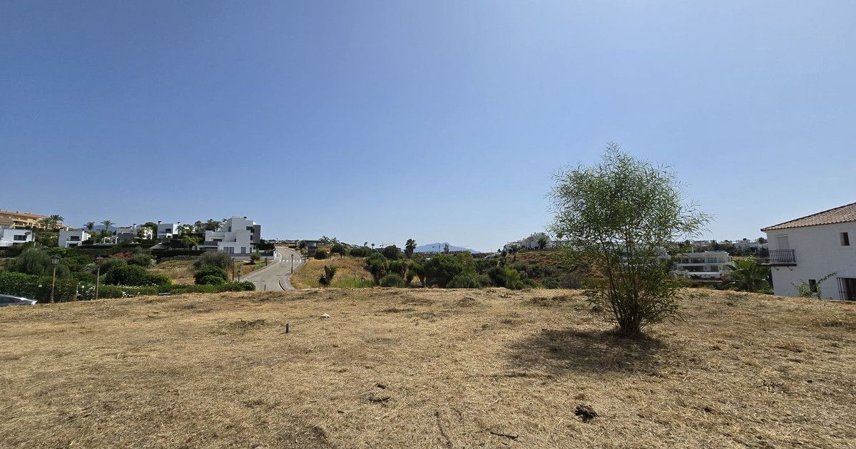 Residential Plot in Estepona, Estepona, 3/12