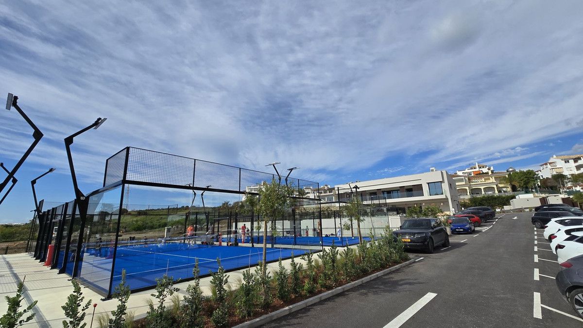 Residential Plot in Estepona, Estepona, 10/12