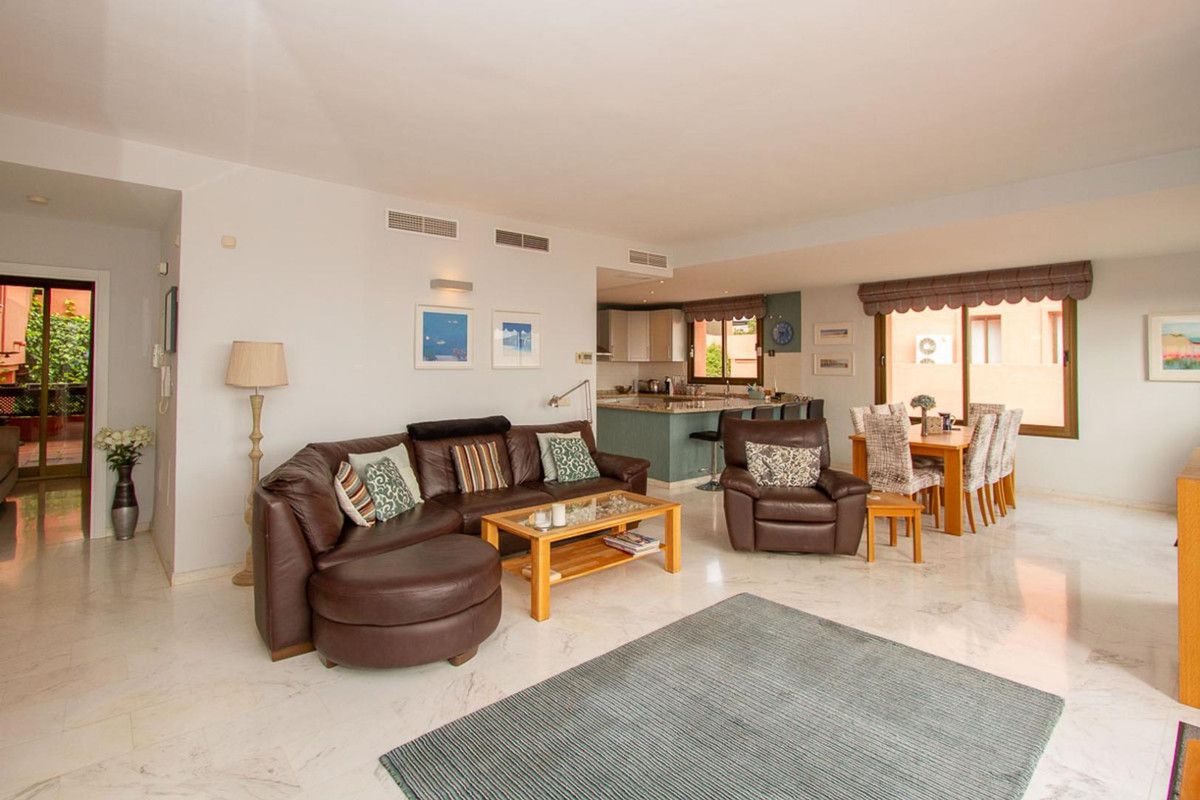 Middle Floor Apartment in La Mairena, La Mairena, 8/12