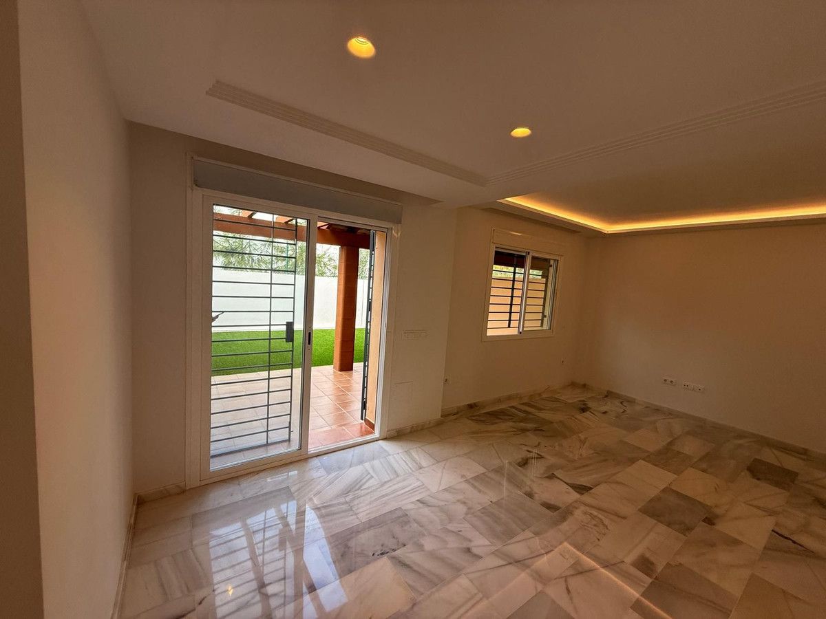 Semi-Detached House in Calahonda, Calahonda, 3/12