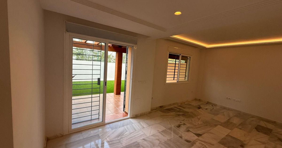 Semi-Detached House in Calahonda, Calahonda, 3/12