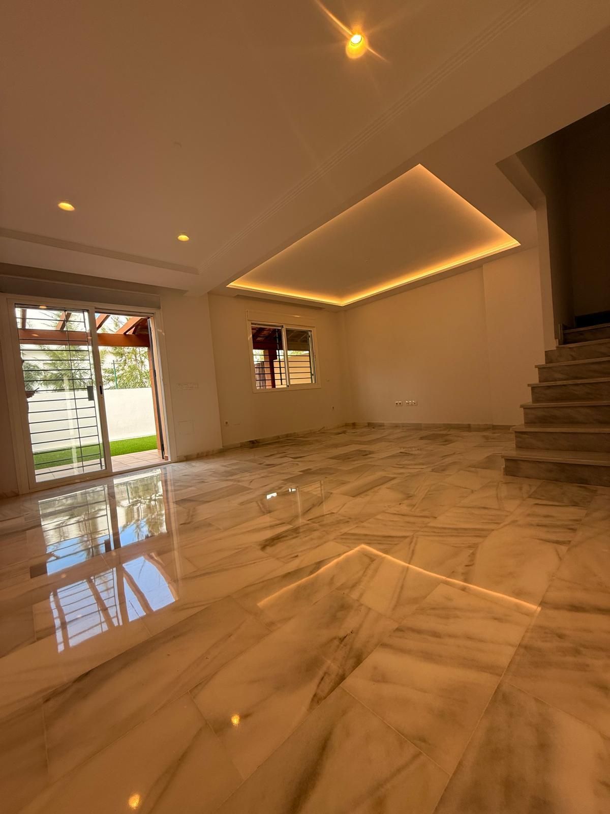 Semi-Detached House in Calahonda, Calahonda, 4/12