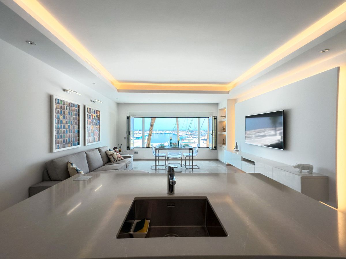 Appartement à l'étage intermédiaire à Puerto Banús, Puerto Banús, 1/12