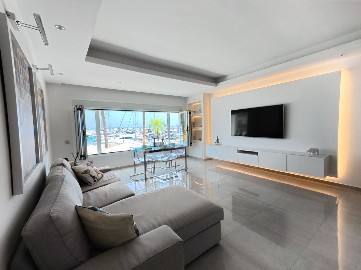Appartement à l'étage intermédiaire à Puerto Banús, Puerto Banús, 3/12
