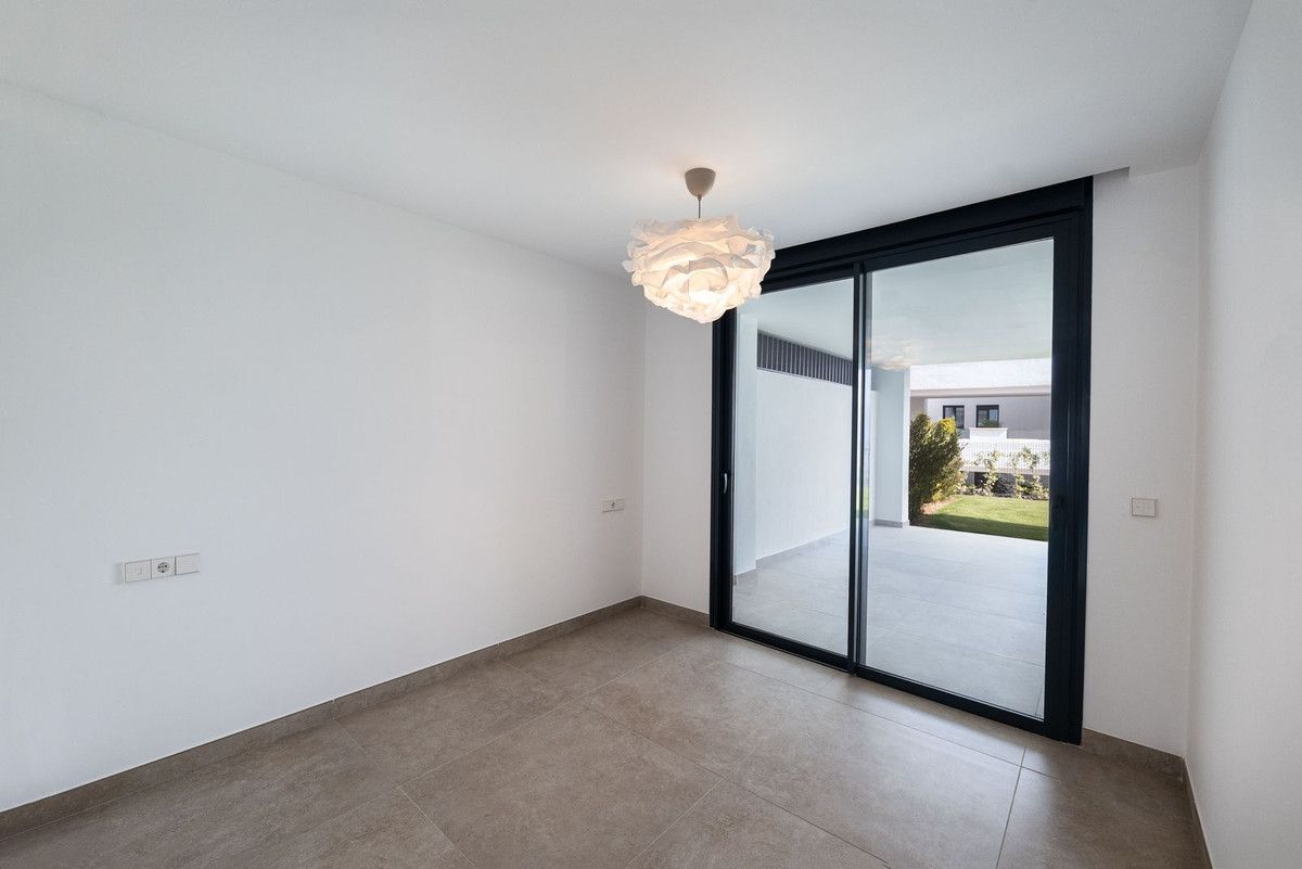 Apartamento en planta baja en Estepona, Estepona, 9/12