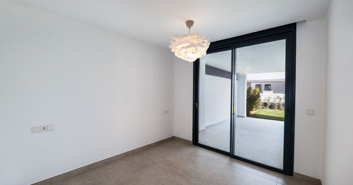 Apartamento en planta baja en Estepona, Estepona, 9/12