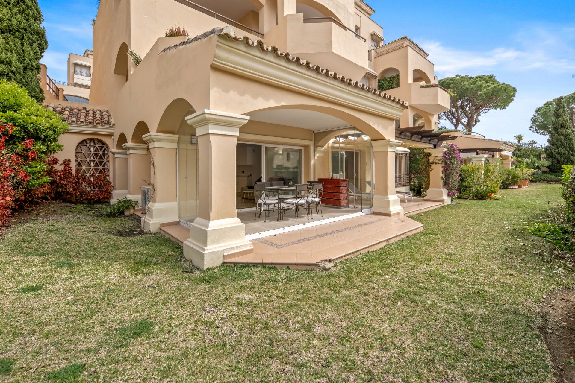 Apartamento en planta baja en Marbella East, Hacienda Elviria, Marbella East, 2/12
