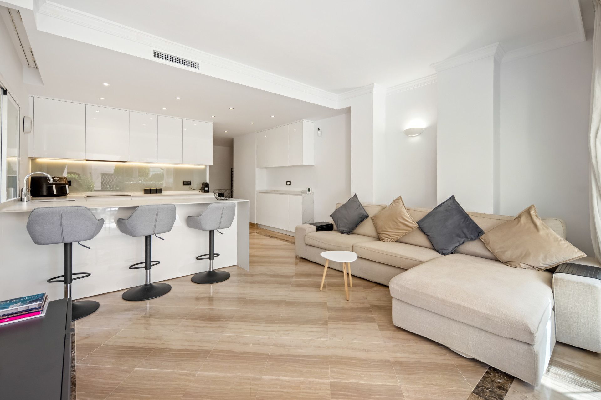 Apartamento en planta baja en Marbella East, Hacienda Elviria, Marbella East, 9/12
