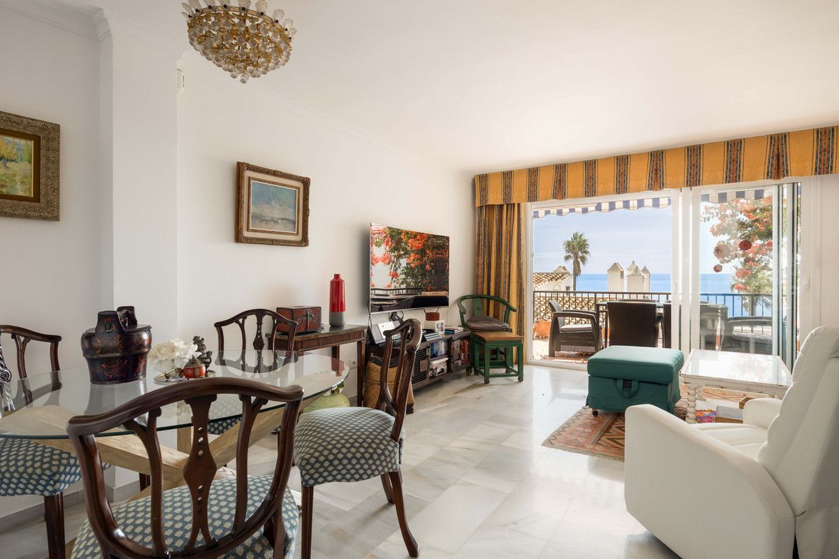 Middle Floor Apartment in Calahonda, Calahonda, 2/12