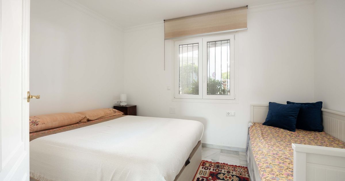 Middle Floor Apartment in Calahonda, Calahonda, 11/12