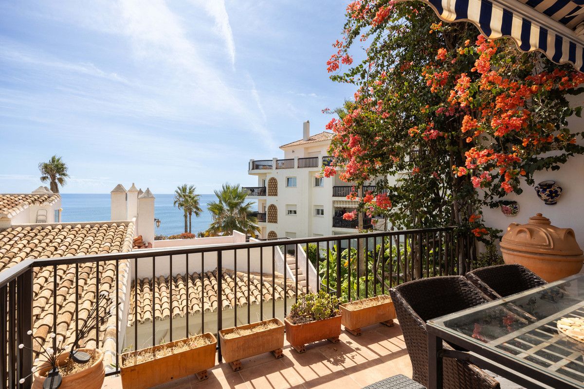 Middle Floor Apartment in Calahonda, Calahonda, 12/12