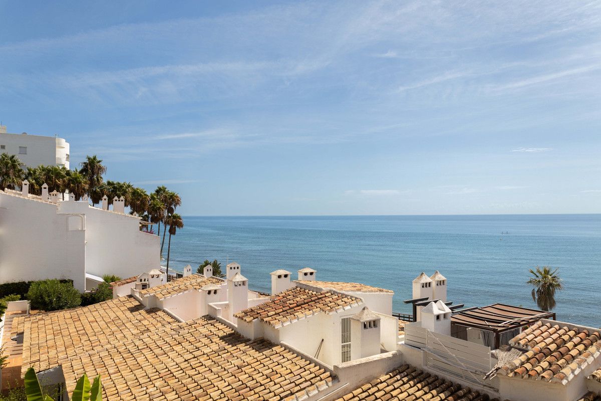 Middle Floor Apartment in Calahonda, Calahonda, 4/12