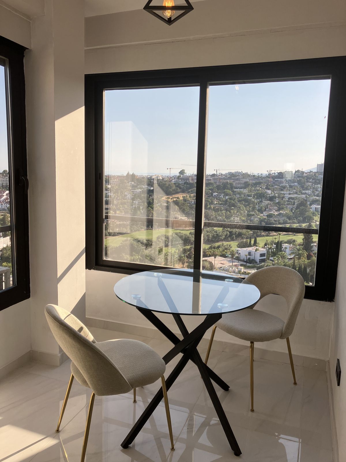 Penthouse in Aloha, Aloha, 3/12
