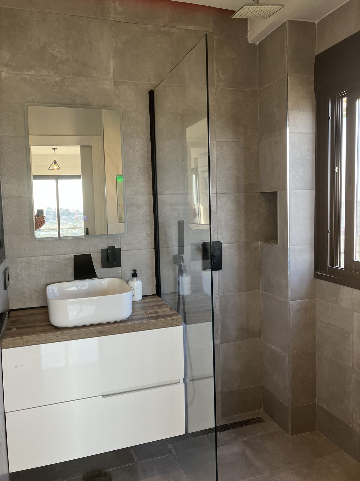 Penthouse in Aloha, Aloha, 9/12