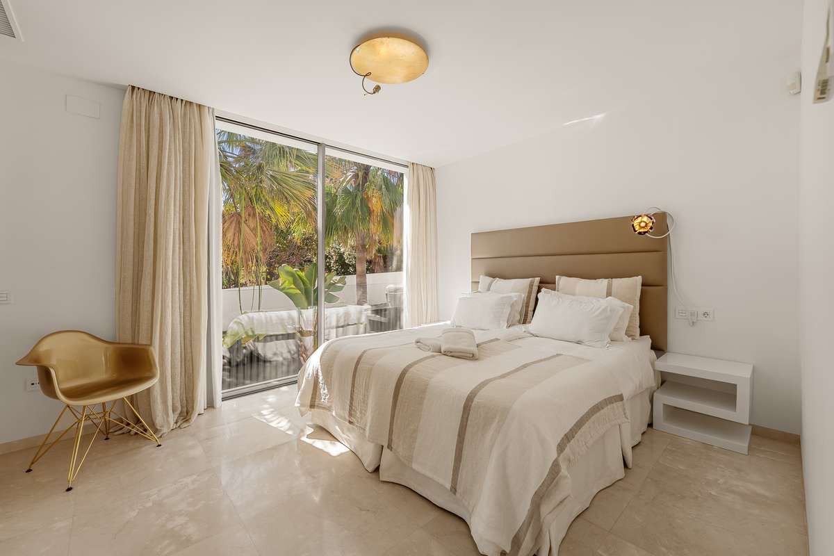 Villa in Marbella, Marbella, 11/12