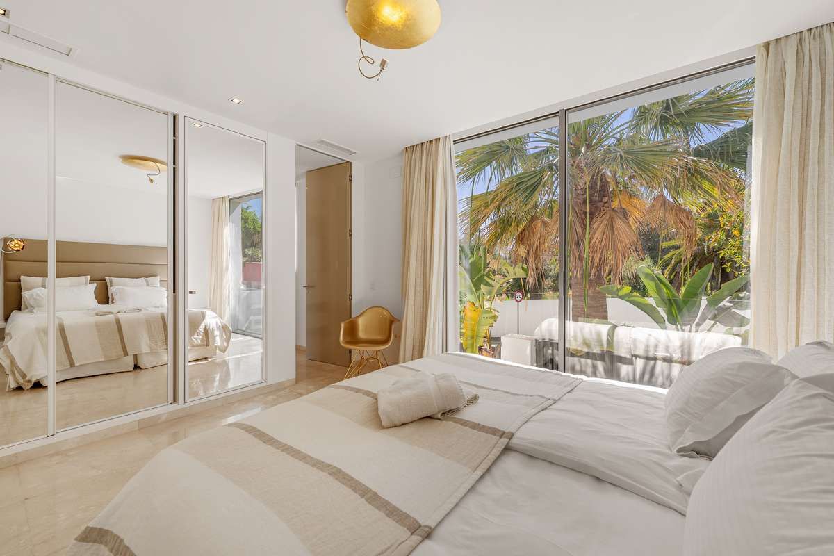 Villa in Marbella, Marbella, 12/12