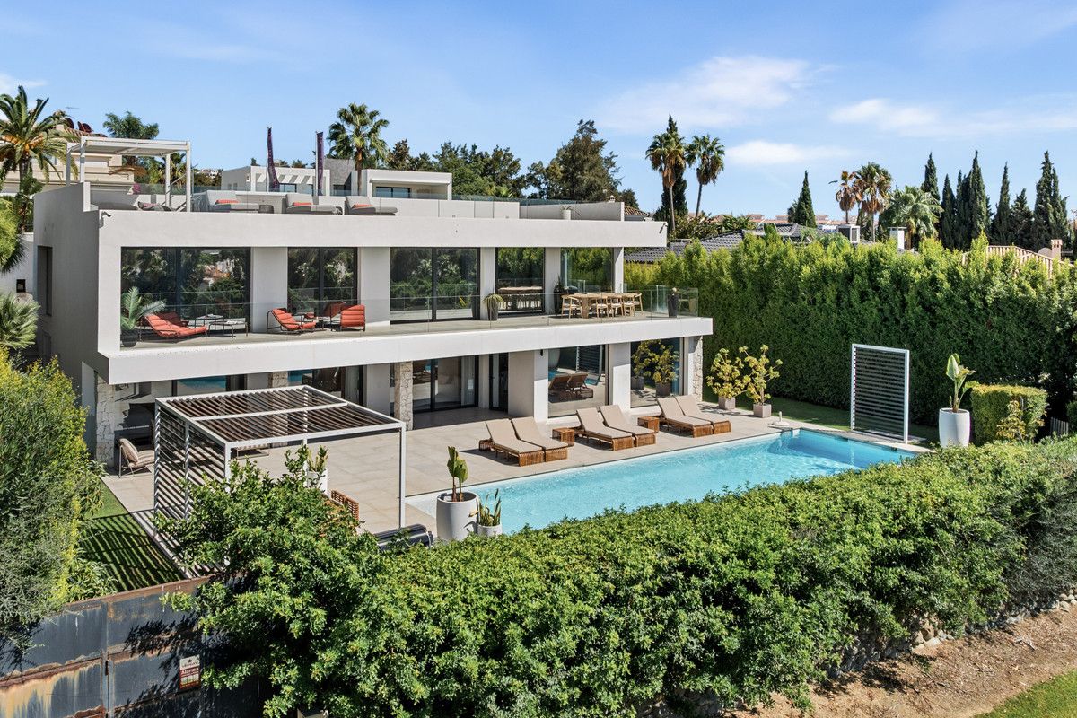 Detached Villa in Nueva Andalucía, Nueva Andalucía, 1/12