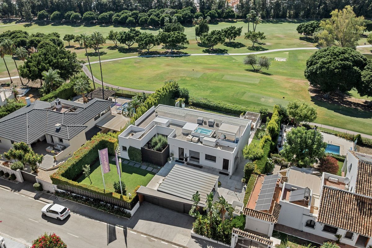 Detached Villa in Nueva Andalucía, Nueva Andalucía, 2/12
