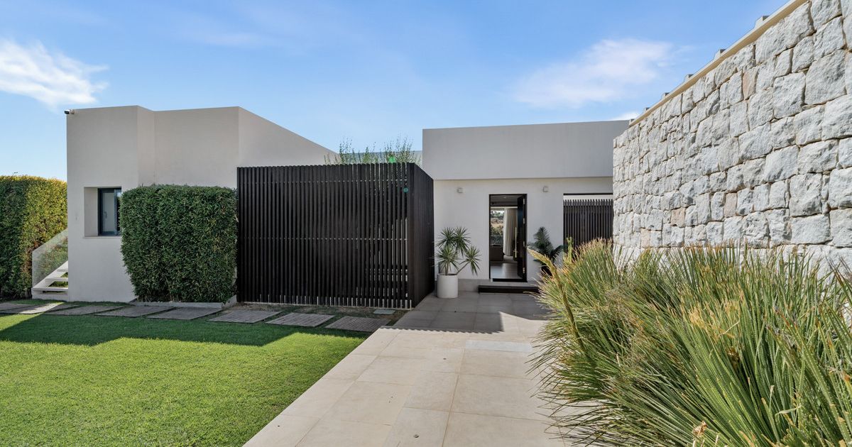 Detached Villa in Nueva Andalucía, Nueva Andalucía, 3/12