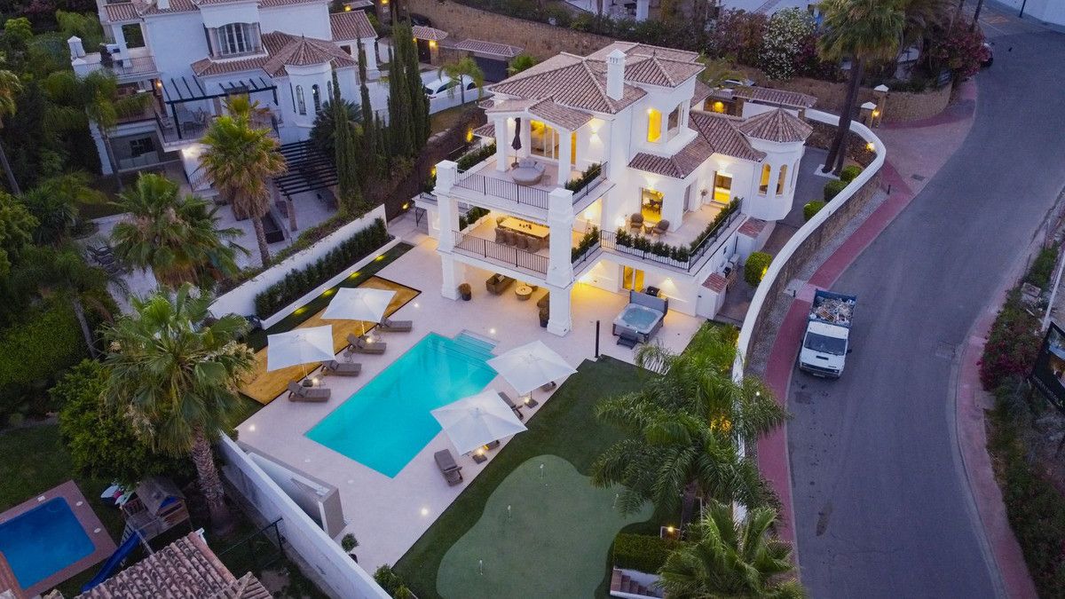 Detached Villa in Nueva Andalucía, Nueva Andalucía, 1/12