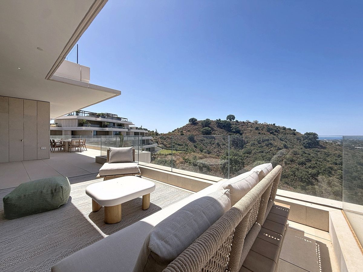 Middle Floor Apartment in Benahavís, Benahavís, 1/12