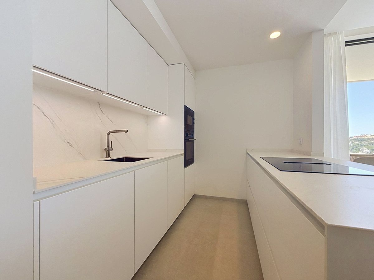 Middle Floor Apartment in Benahavís, Benahavís, 11/12