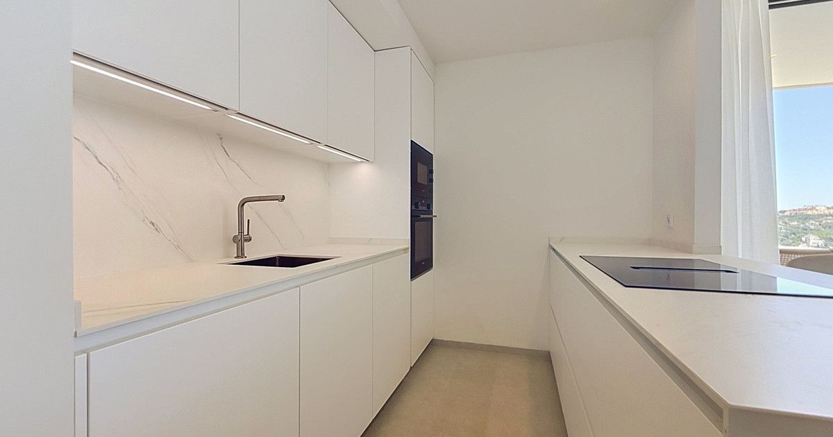 Middle Floor Apartment in Benahavís, Benahavís, 11/12