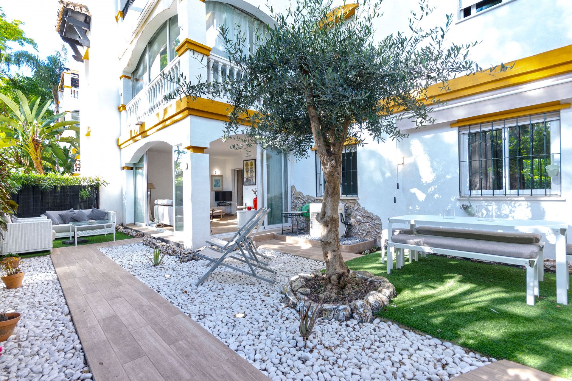 Ground Floor Apartment in Nueva Andalucia, La Dama de Noche, Nueva Andalucia, 8/12