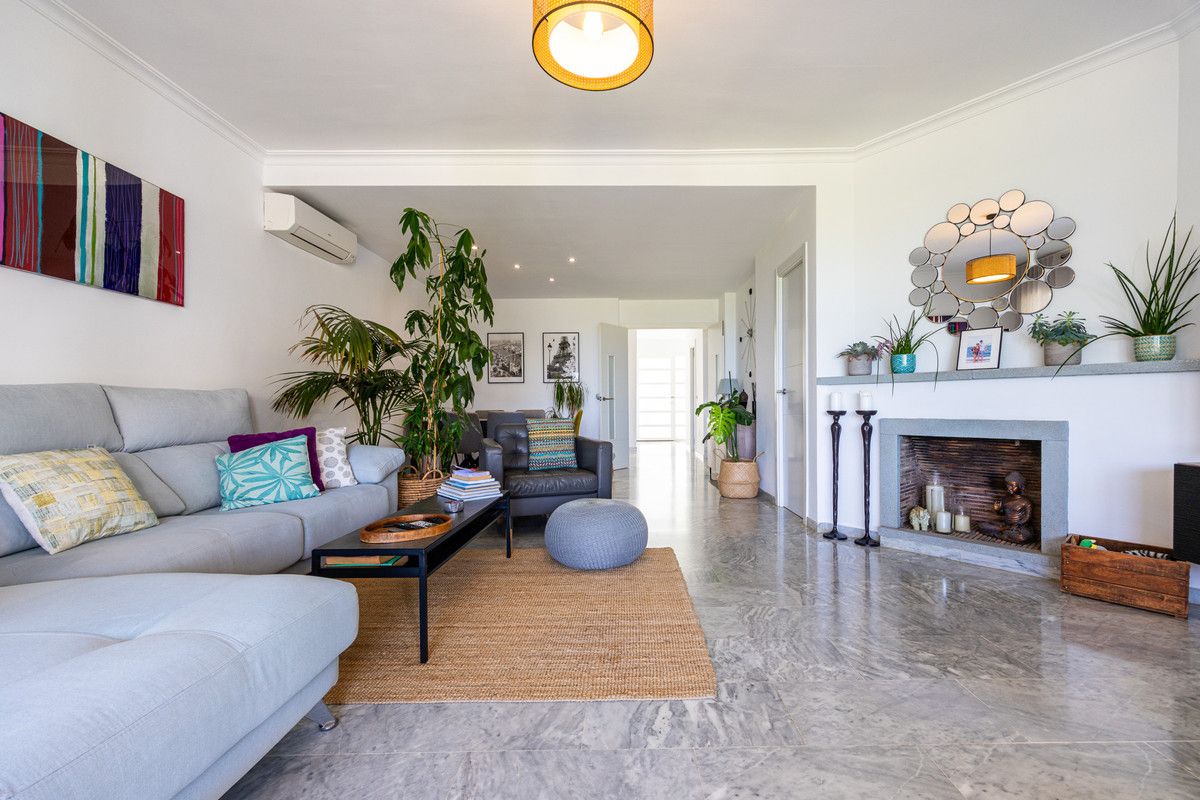 Townhouse in Calahonda, Calahonda, 12/12