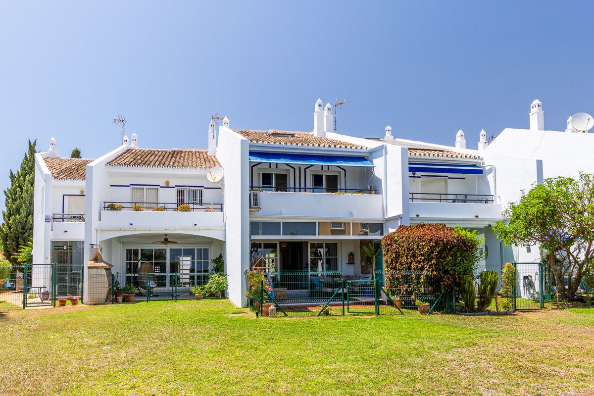 Townhouse in Calahonda, Calahonda, 8/12