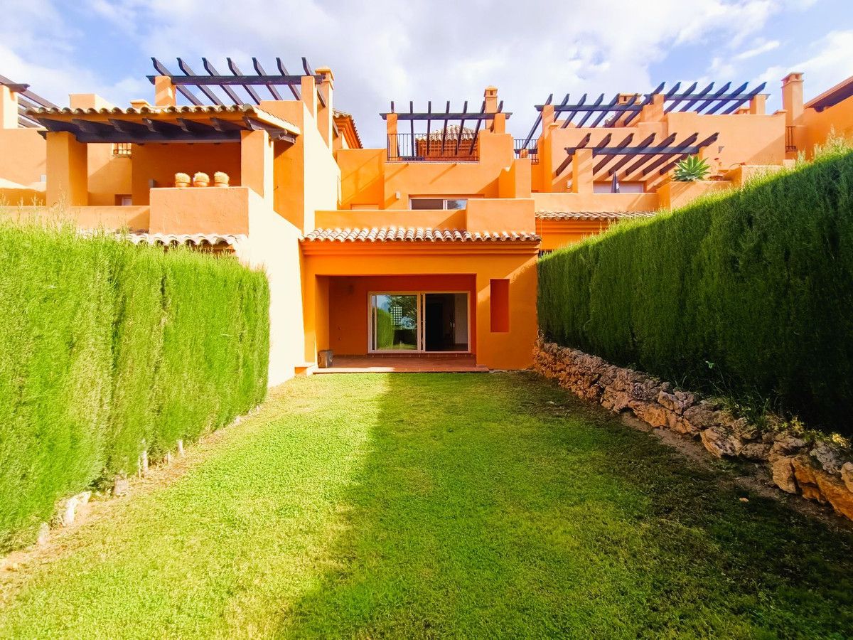 Townhouse in El Paraiso, El Paraiso, 2/12