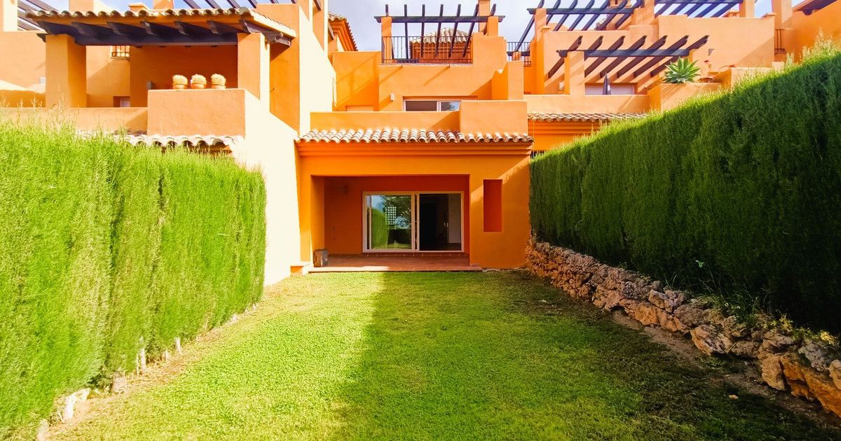 Townhouse in El Paraiso, El Paraiso, 2/12