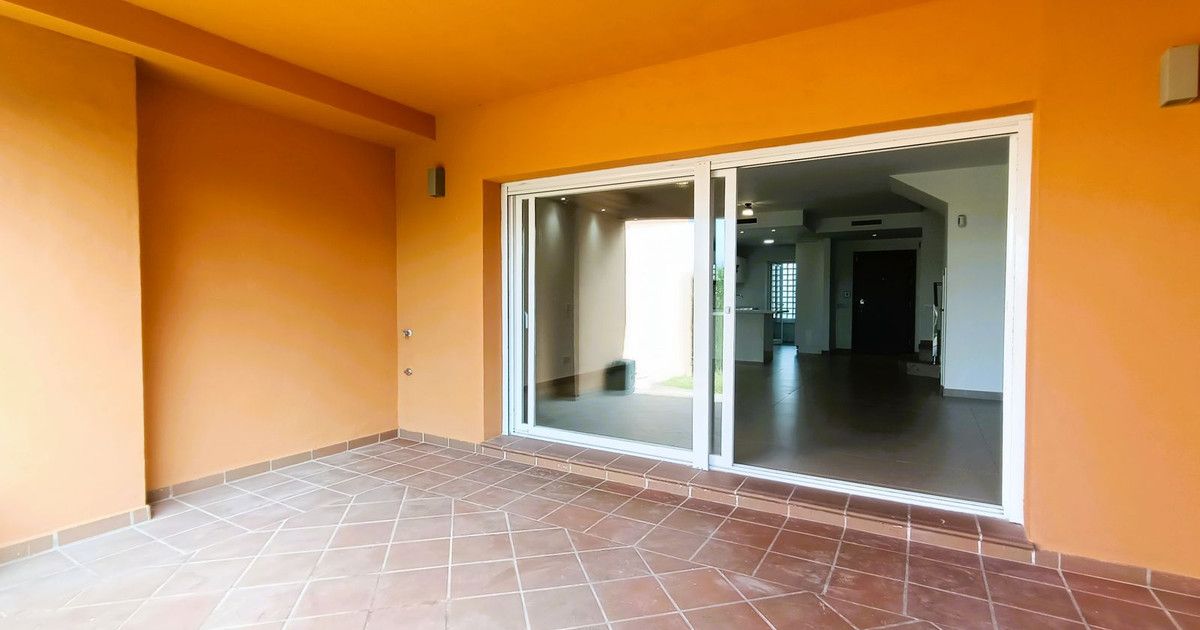 Townhouse in El Paraiso, El Paraiso, 4/12