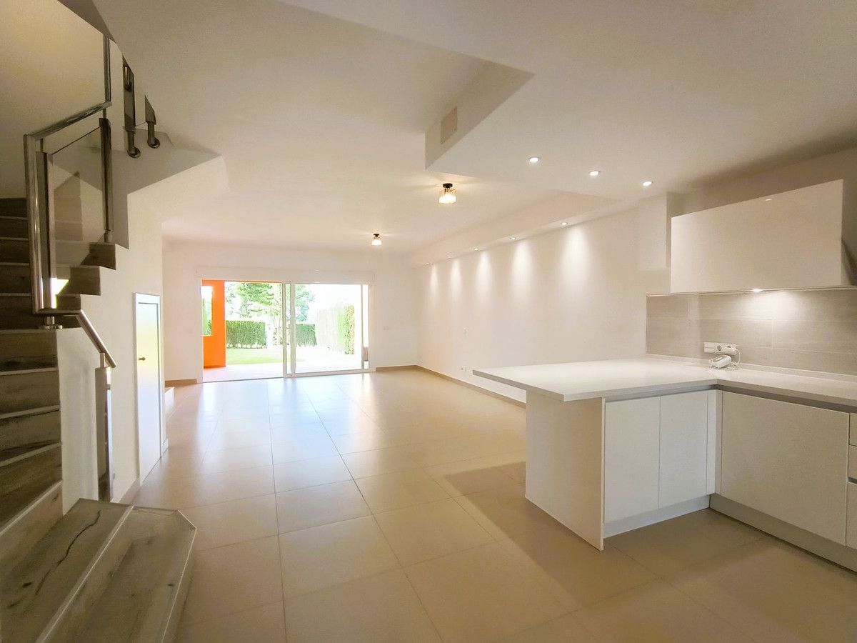 Townhouse in El Paraiso, El Paraiso, 6/12