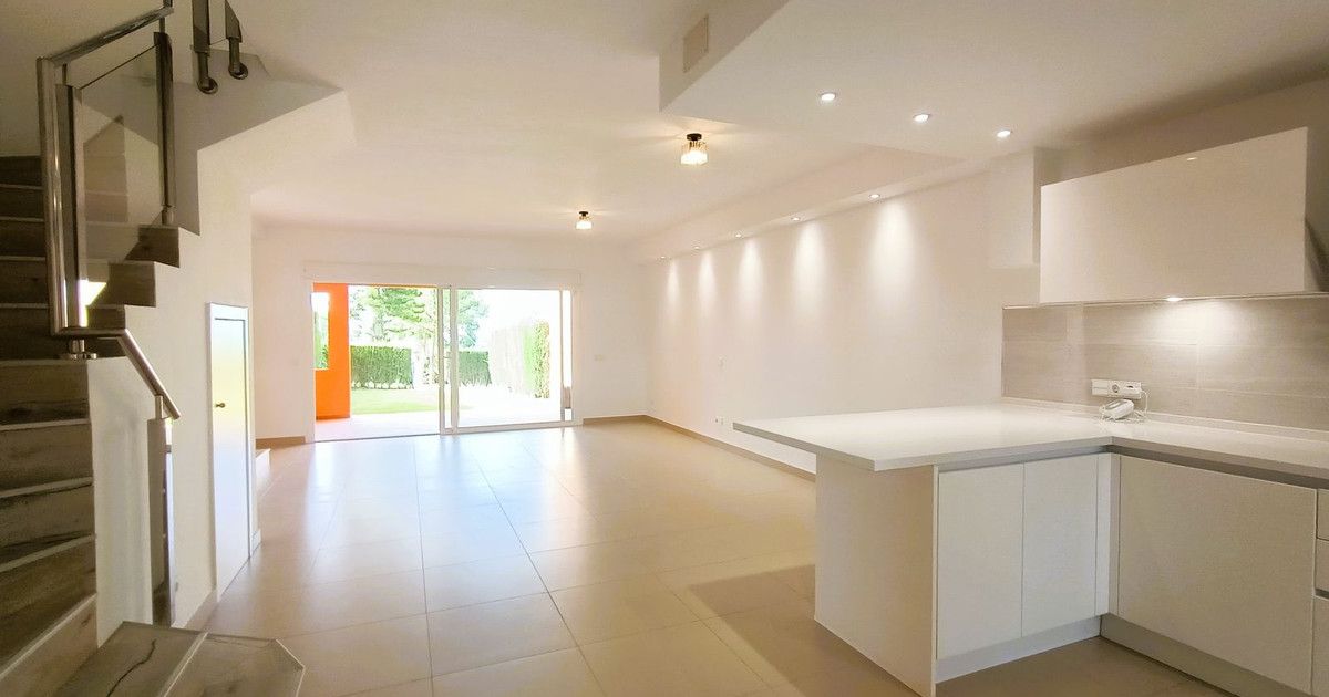 Townhouse in El Paraiso, El Paraiso, 6/12