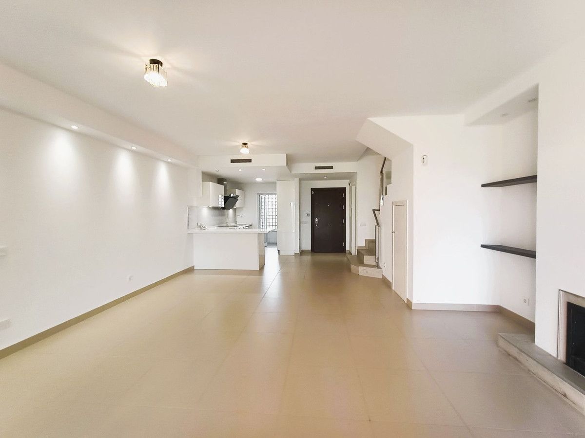 Townhouse in El Paraiso, El Paraiso, 7/12